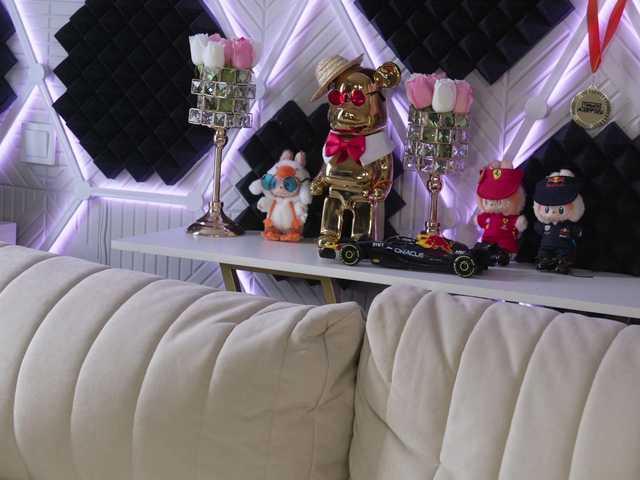 Chat with ALVUWKA live cam