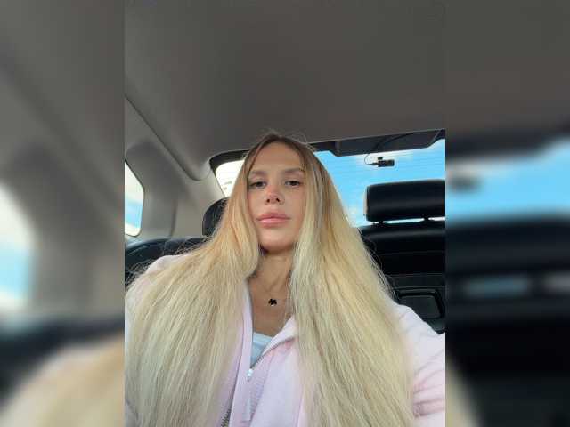 blondinochkaa live cam on BongaCams