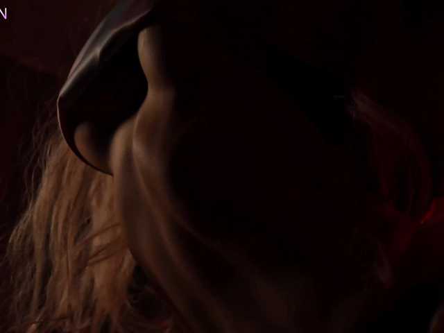blondinochkaa live cam on BongaCams