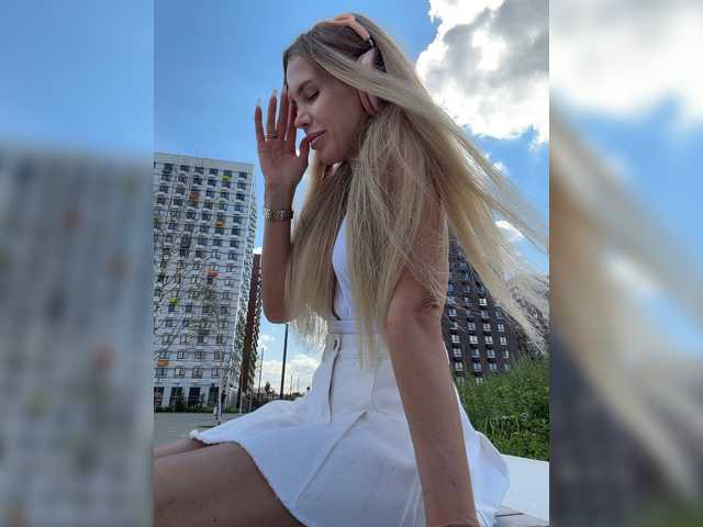 ALVUWKA live webcam show