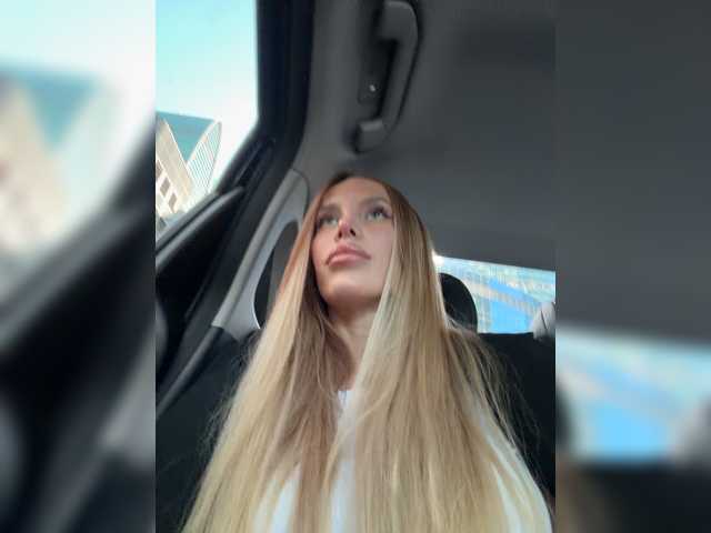 blondinochkaa live cam on BongaCams