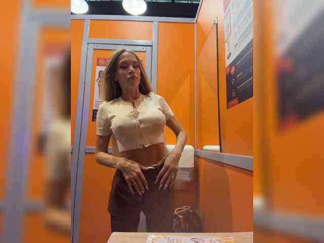blondinochkaa Live Webcam on BongaCams
