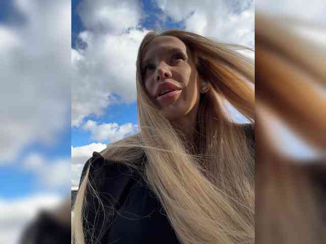 blondinochkaa Live Webcam on BongaCams