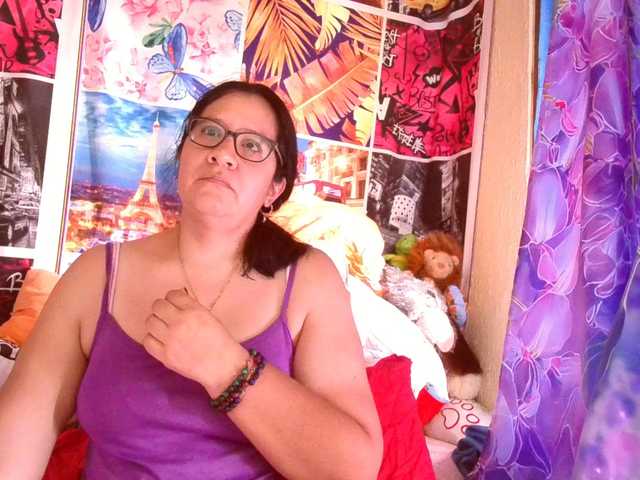 lucyLUxxx live cam on BongaCams