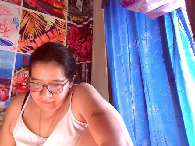 lucyLUxxx live cam on BongaCams