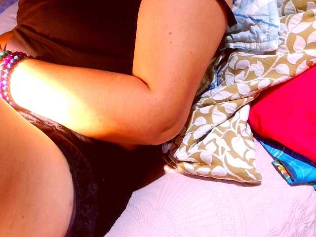 lucyLUxxx's BongaCams show and profile