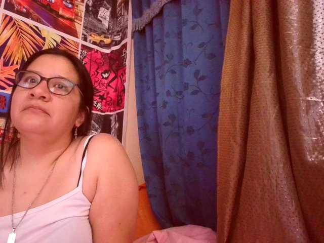 lucyLUxxx live cam on BongaCams