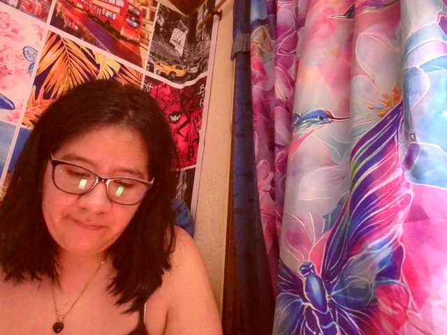 lucyLUxxx live cam on BongaCams