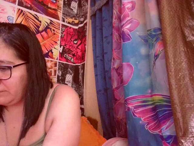 lucyLUxxx live cam on BongaCams
