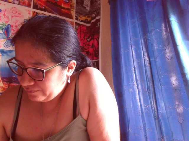 lucyLUxxx live cam on BongaCams