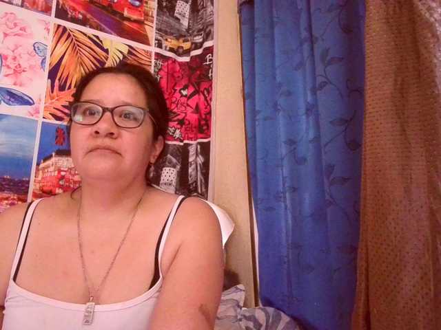 lucyLUxxx live cam on BongaCams