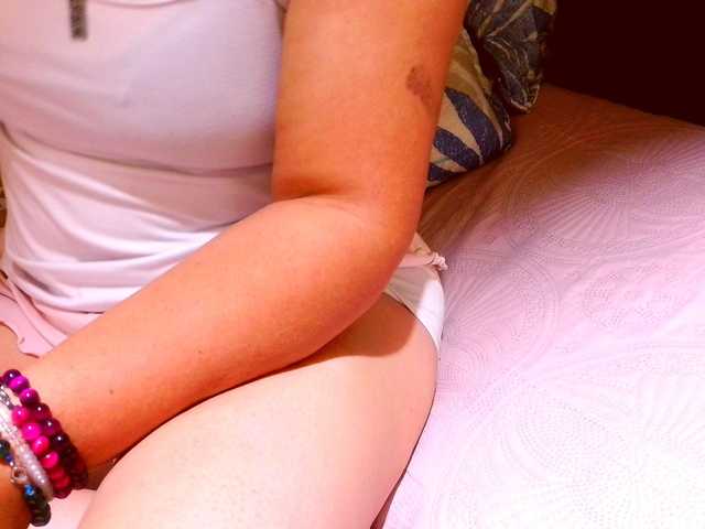 lucyLUxxx live cam on BongaCams