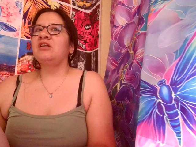 le modèle lucyLUxxx est en webcam porno dans un show sur le site bongacams, il possède les tags suivants: Latino/Hispanic,Brunette,Shaved