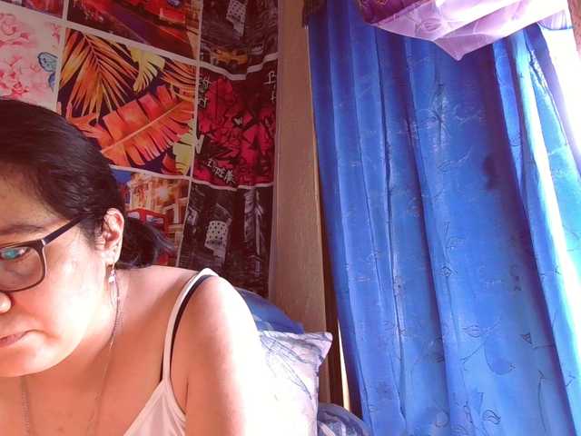 lucyLUxxx live cam on BongaCams