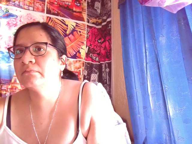 lucyLUxxx live cam on BongaCams