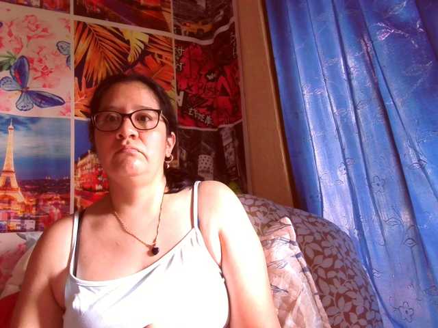 lucyLUxxx live cam on BongaCams