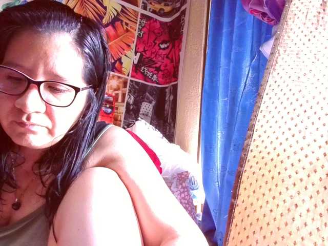 lucyLUxxx live cam on BongaCams