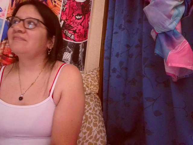 lucyLUxxx live cam on BongaCams