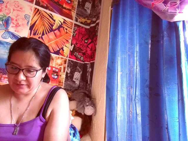 lucyLUxxx live cam on BongaCams
