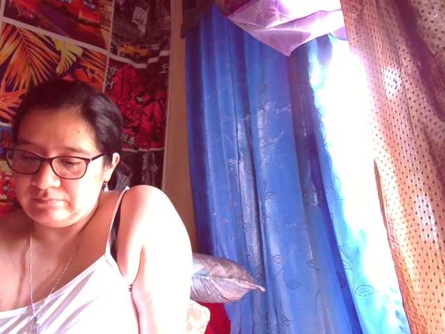 lucyLUxxx live cam on BongaCams