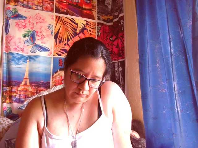 lucyLUxxx live cam on BongaCams
