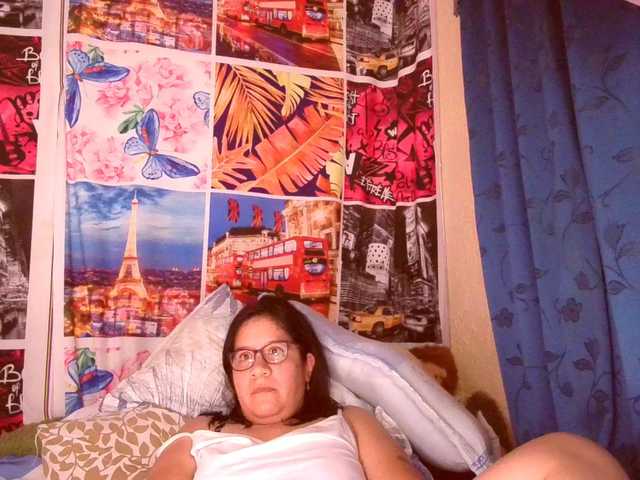 lucyLUxxx live cam on BongaCams