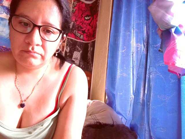 lucyLUxxx live cam on BongaCams