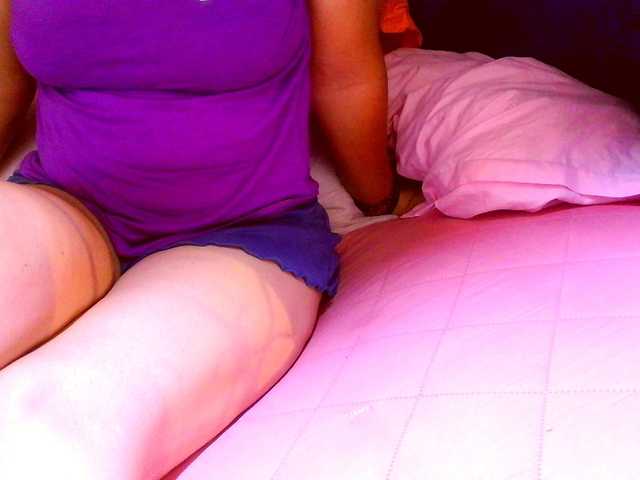lucyLUxxx live cam on BongaCams