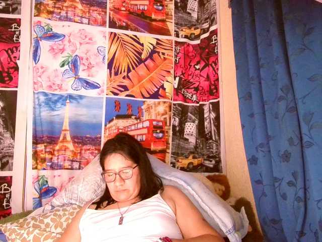 lucyLUxxx live cam on BongaCams