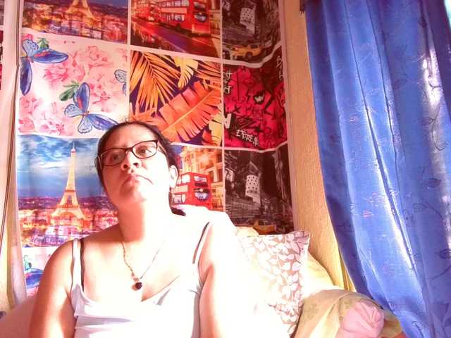 lucyLUxxx live cam on BongaCams