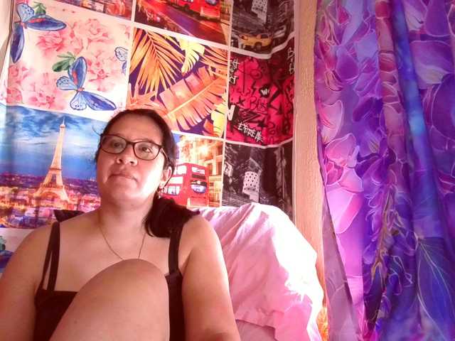 lucyLUxxx live cam on BongaCams