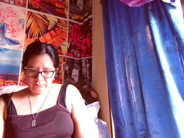 lucyLUxxx live cam on BongaCams