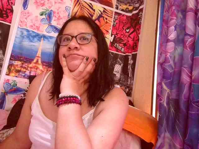 lucyluxxx's live room