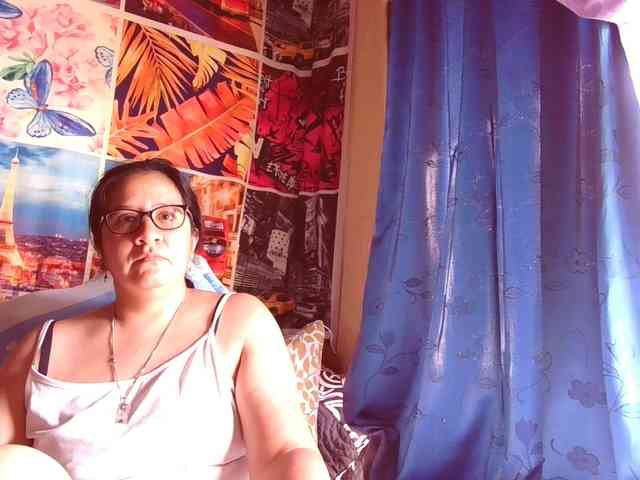 lucyluxxx's live room