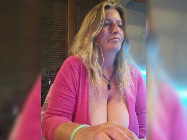 JennaDeluxe's BongaCams show and profile