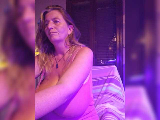JennaDeluxe live cam on BongaCams
