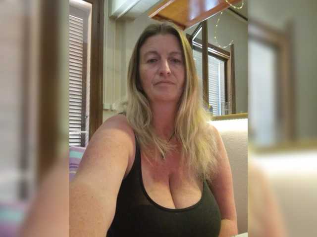 JennaDeluxe live cam on BongaCams