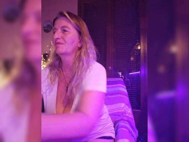 JennaDeluxe live cam on BongaCams