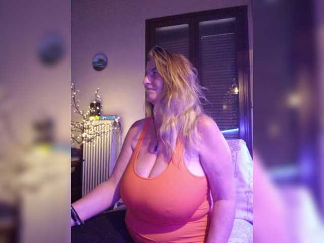 JennaDeluxe live cam on BongaCams