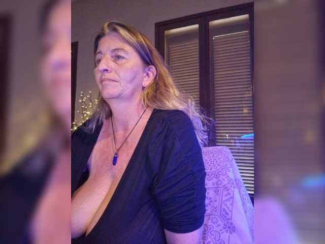JennaDeluxe live cam preview