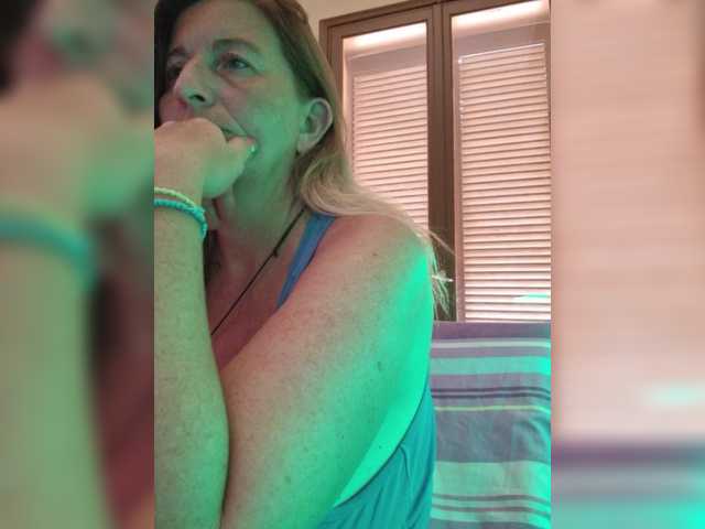 JennaDeluxe live cam on BongaCams