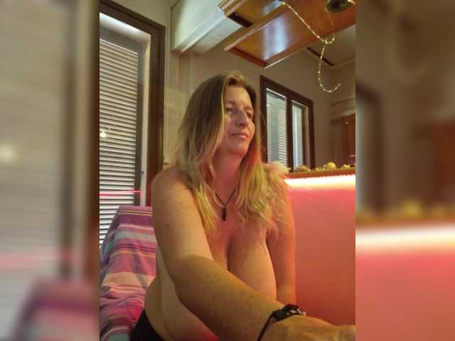 JennaDeluxe live cam on BongaCams