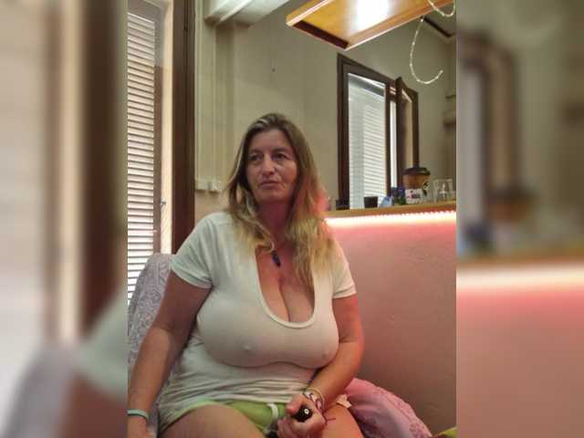 JennaDeluxe live cam on BongaCams
