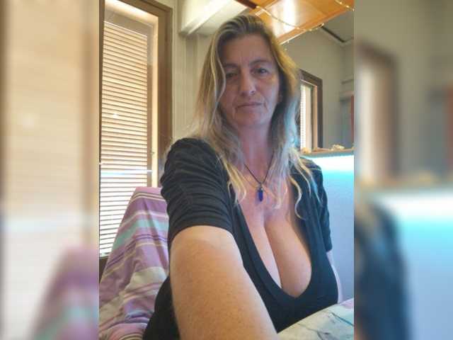 JennaDeluxe live cam on BongaCams
