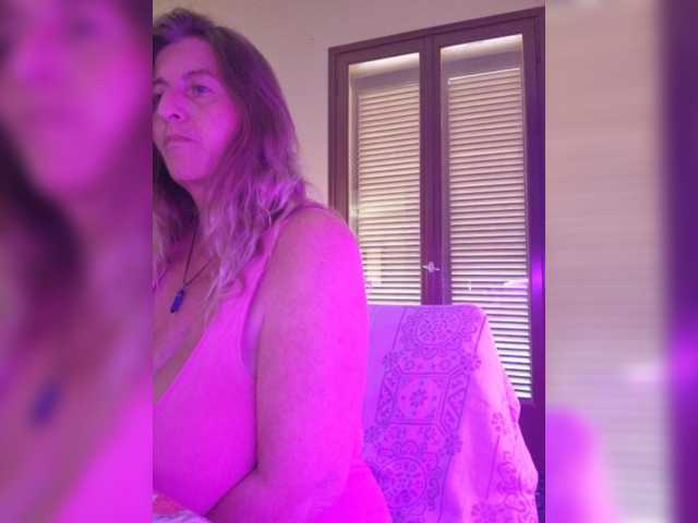 JennaDeluxe live cam on BongaCams