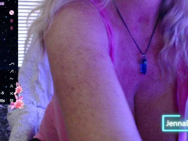 JennaDeluxe live cam on BongaCams