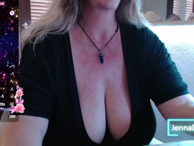 JennaDeluxe live cam on BongaCams