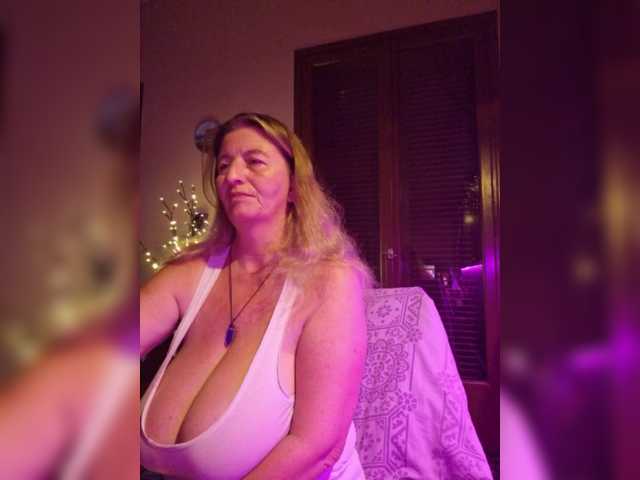 JennaDeluxe live cam on BongaCams