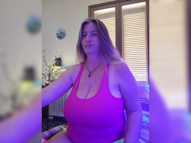 JennaDeluxe live cam on BongaCams