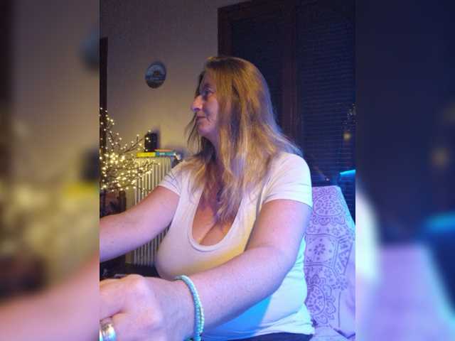 JennaDeluxe live cam on BongaCams
